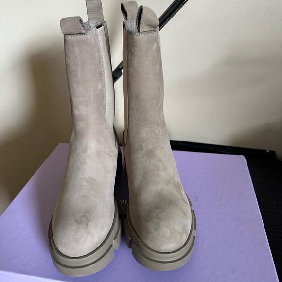 Brand new Woman’s Copenhagen “Chelsea”Boots: Size 7 - Picture 2 of 13